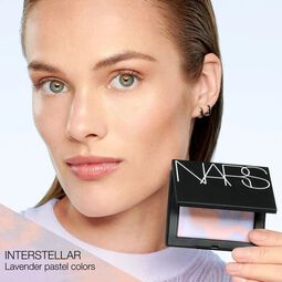 nars البودرة المتقزّحة  light reflecting   مضغوطة