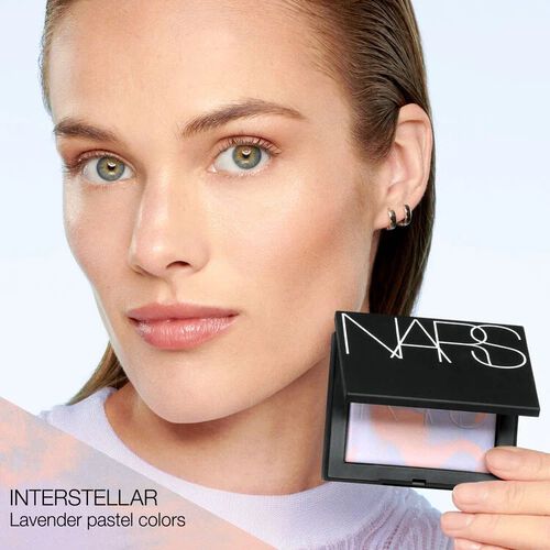nars البودرة المتقزّحة light reflecting مضغوطة