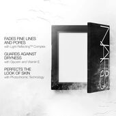 nars بودرة التثبيت  light reflecting