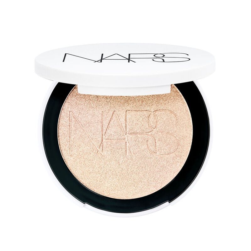 nars light reflecting  بودرة مضيئة